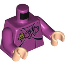 Part 973pb3920c01 - Torso Harry Potter Female, Blouse with Back Lines, Dark Pink Bow with Gold Brooch Pattern / Magenta Arms / Light Nougat Hands