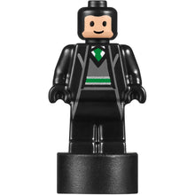 Minifig 90398pb038 - Slytherin Student Statuette / Trophy #3, Light Nougat Face