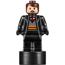 Minifig 90398pb028 - Gryffindor Student Statuette / Trophy #2, Dark Red Hair
