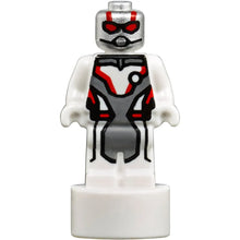 Minifig 90398pb040 - Ant-Man (Scott Lang) Statuette / Trophy - White Jumpsuit