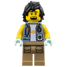 Minifig cty1776 - City Jungle Explorer - Sand Blue Jacket, Stethoscope, Dark Tan Legs, Black Hair