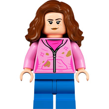 Minifig hp327 - Hermione Granger - Bright Pink Jacket with Stains, Closed / Determined Mouth