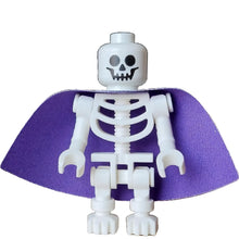 Minifig idea188 - Skeleton - Standard Skull, Bent Arms Vertical Grip, Holographic Cape (Kildar the Wizard)