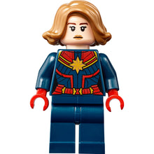 Minifigur sh0555 - Captain Marvel (Carol Danvers) - Mittelbraunes Haar